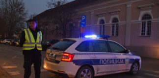 Policija upozorava: U mraku pešaci teže uočljivi, oprez za volanom