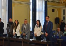 Minut tišine za Ratka Mladića: Opozicija nije ustala, sednica završena raspravom