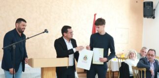 Svečano u Ruskom Selu: Petooktobarske plakete najzaslužnijim meštanima